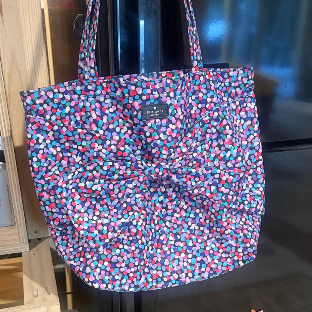 Kate spade tote in good condition. Big bow on front. No rips or snags.